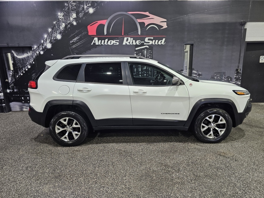 Jeep 2016 Cherokee TRAILHAWK V6 3.2L 4X4 CUIR NAV AVEC 175 000KM