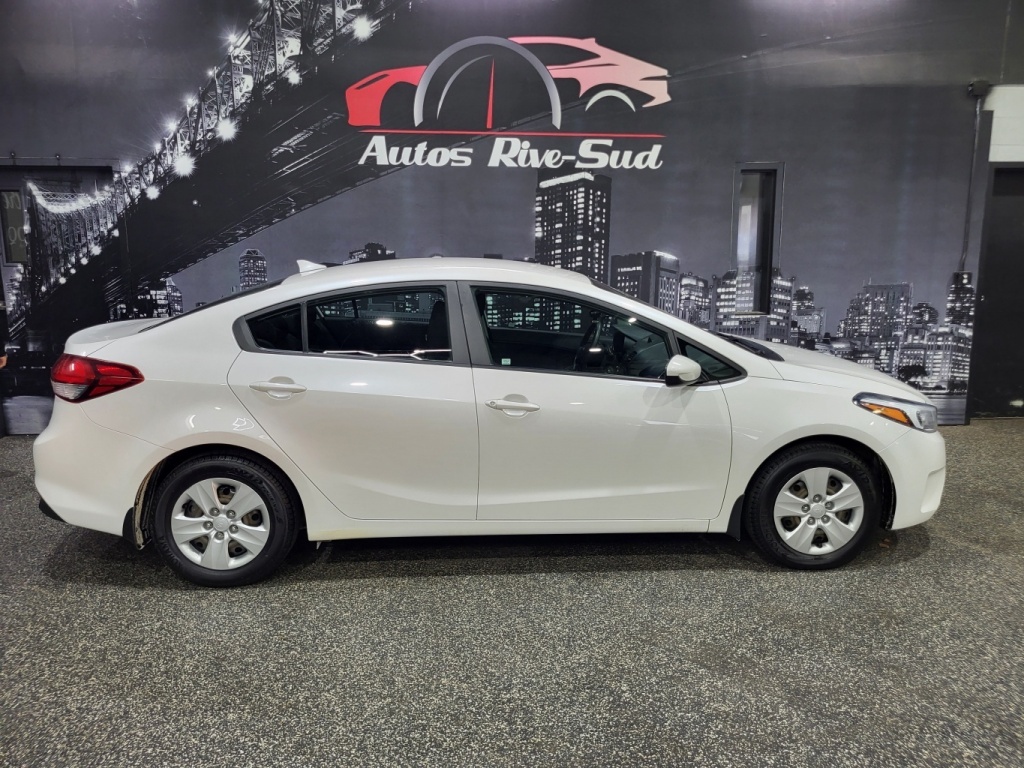 Kia 2017 Forte LX MANUELLE TRÈS PROPRE SEULEMENT 139 700KM