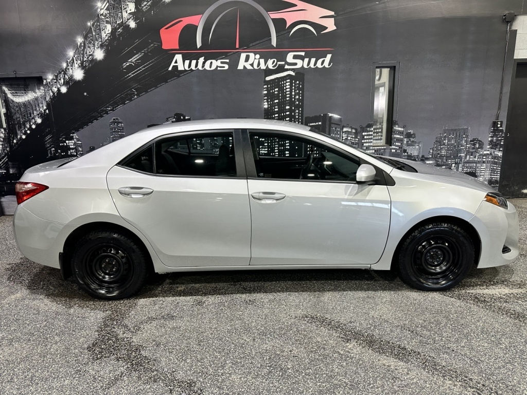 Toyota 2017 Corolla LE AUTOMATIQUE A/C SEULEMENT 111 500KM