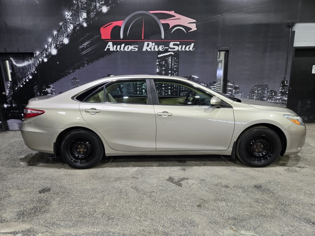 Toyota 2016 Camry XLE AUTOMATIQUE MAGS TOIT SEULEMENT 108 100KM